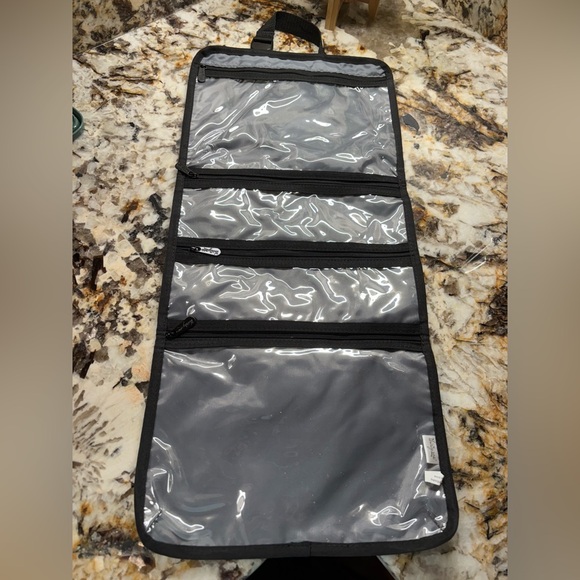 Thirty-One Travel toiletries Bag - Picture 5 of 8